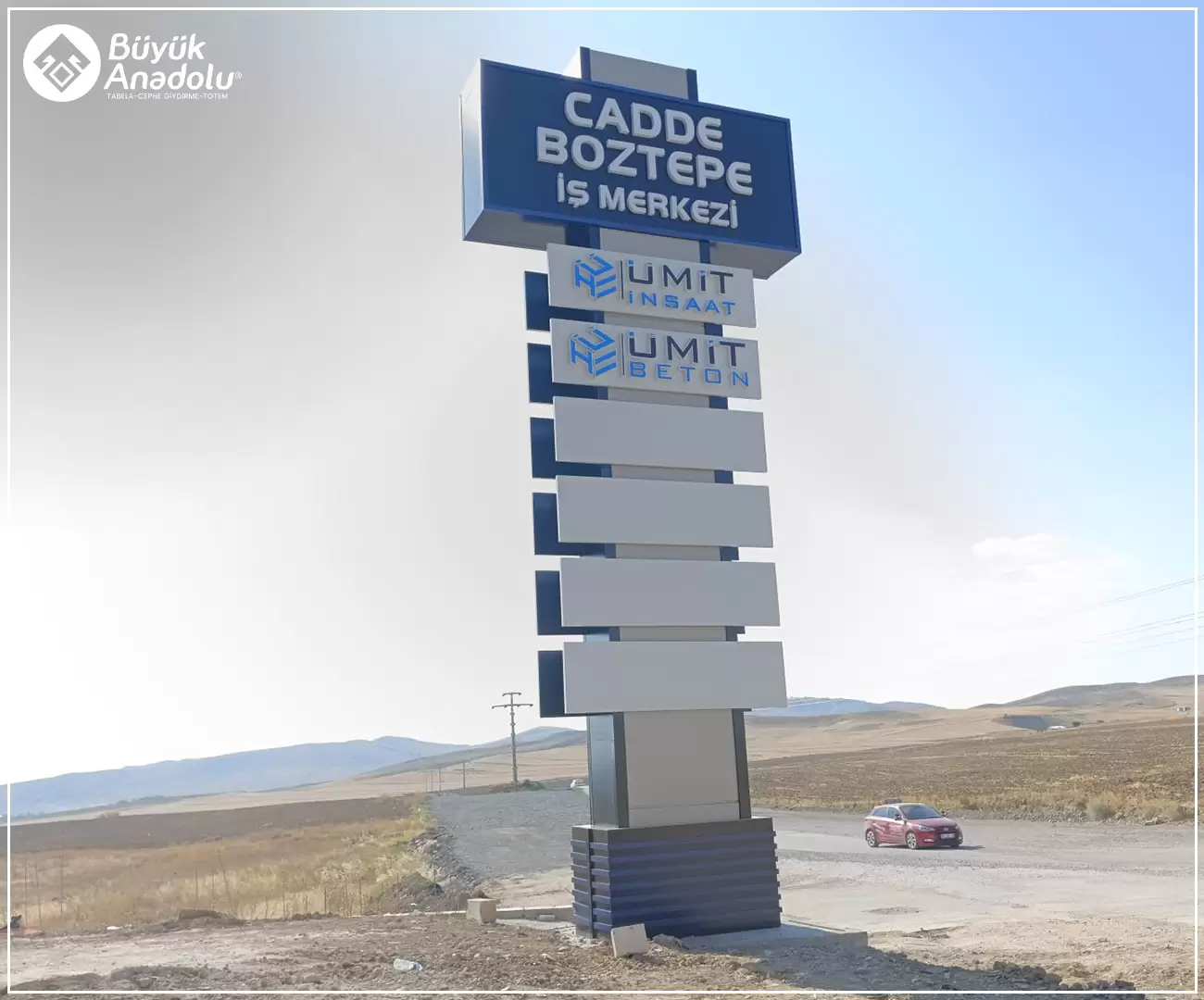 Cadde Boztepe İş Merkezi için üretilen çok kiracılı totem tabela uygulaması