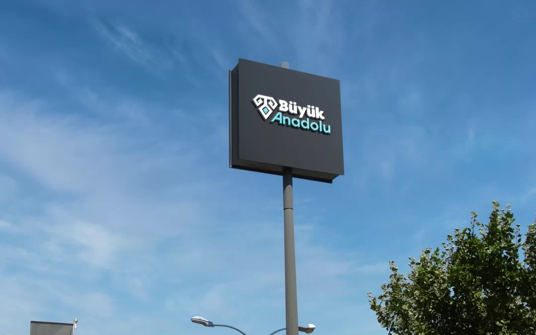 Uzak Mesafeden Maksimum Görünürlük için Totem Tabela Reklam Çözümleri